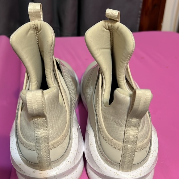 Never worn Puma - Picture 5 of 7